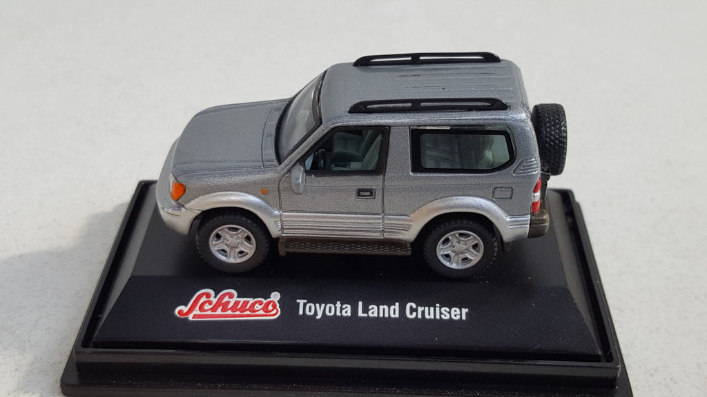 Schuco Toyota Land Cruiser, grijs metallic - Schaal 1:72