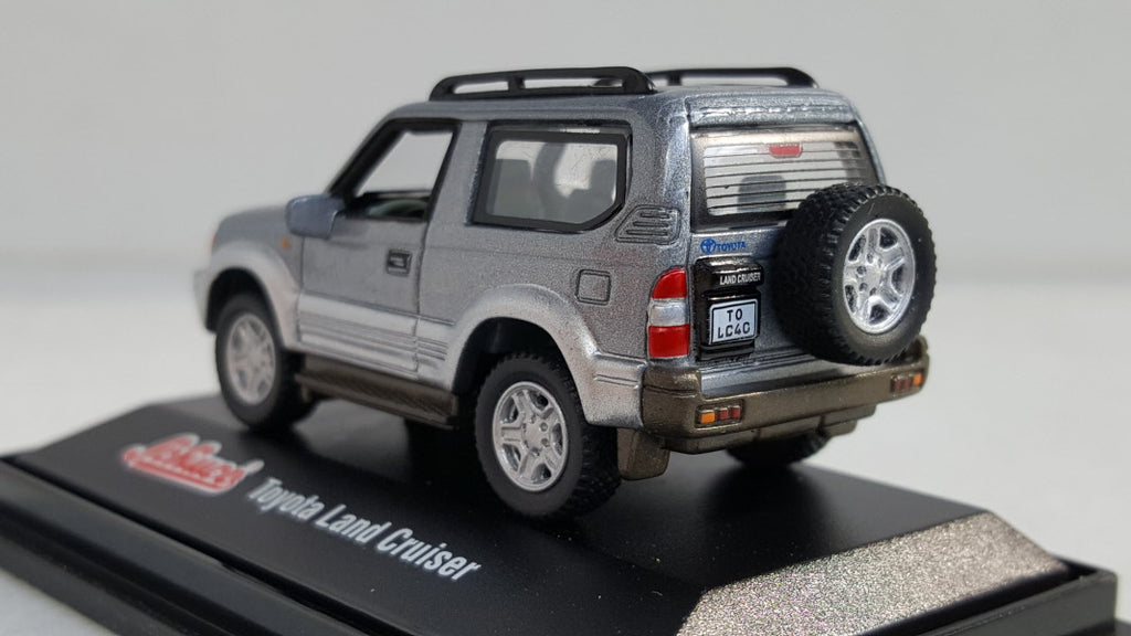 Schuco Toyota Land Cruiser, grijs metallic - Schaal 1:72