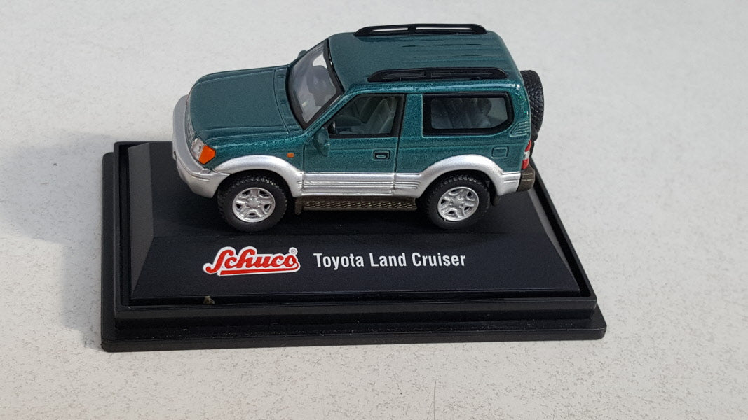 Schuco Toyota Land Cruiser, groen-grijs metallic - Schaal 1:72