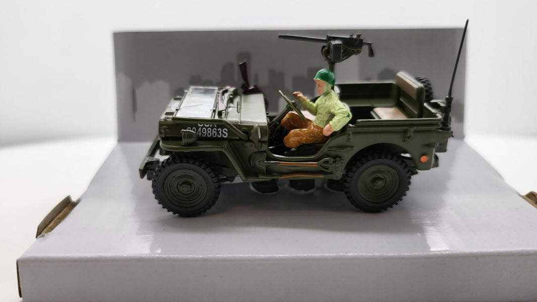 Cararama: Jeep Willys Open Top Gun + Man - Schaal 1:43