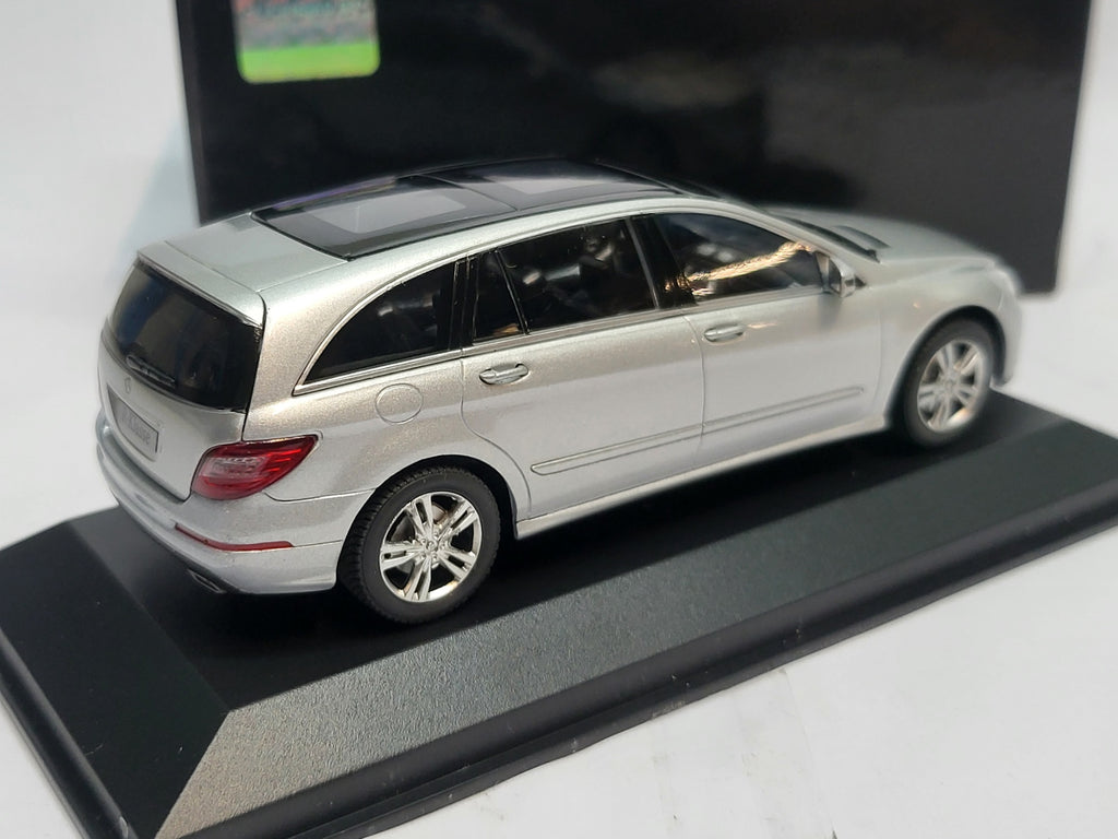 Minichamps Mercedes-Benz R-Class 2010 Zilver Metallic - 1:43