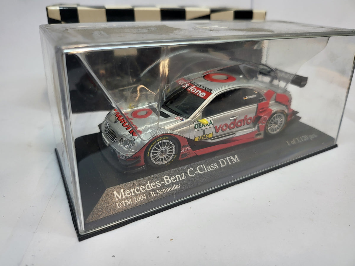 Minichamps Mercedes C-Class DTM 2004 Bernd Schneider #1 - 1:43