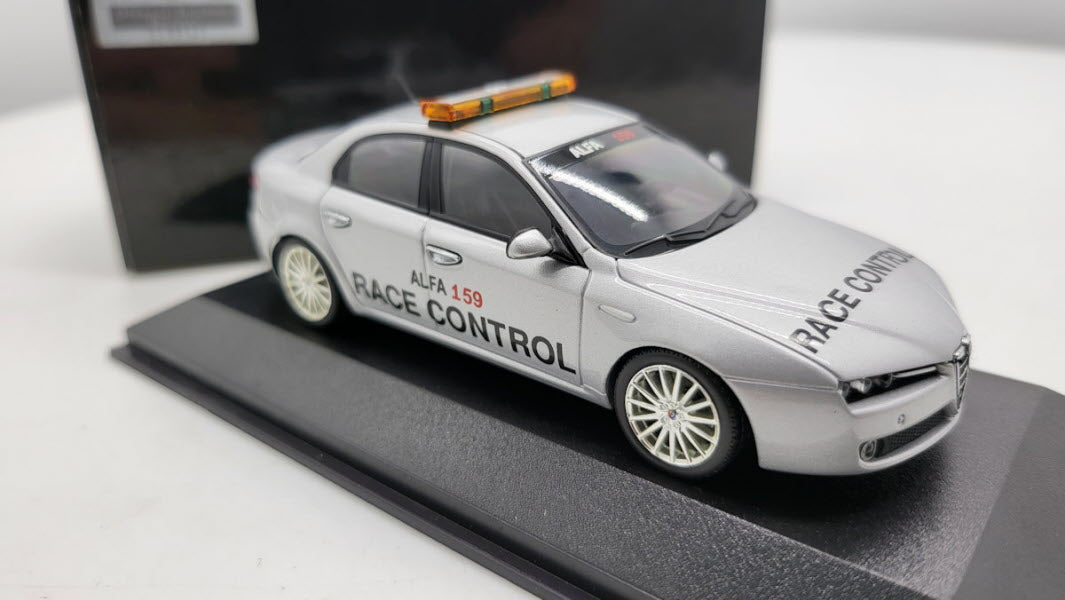 Minichamps Alfa Romeo 159 "Race Control" Grijs 2006 – 1:43