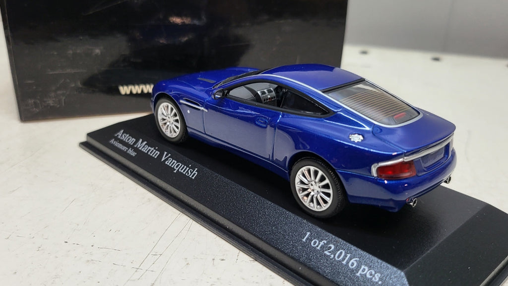 Minichamps: Aston Martin Vanquish (2002) Aviemore Blue - Schaal 1:43