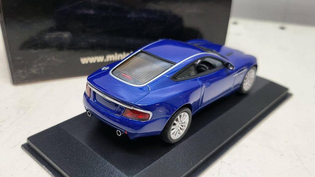 Minichamps: Aston Martin Vanquish (2002) Aviemore Blue - Schaal 1:43