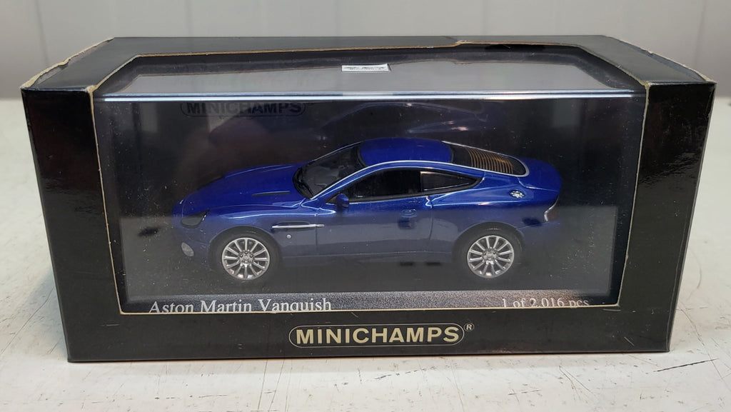 Minichamps: Aston Martin Vanquish (2002) Aviemore Blue - Schaal 1:43