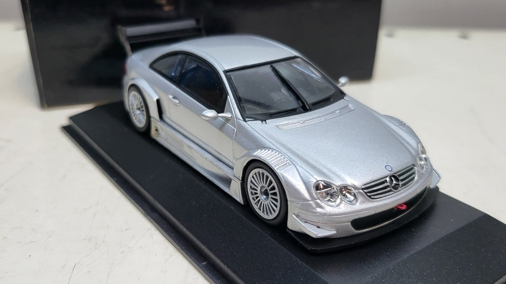 Minichamps Mercedes-Benz CLK Coupé DTM 2002 Zilver Metallic - Schaal 1:43