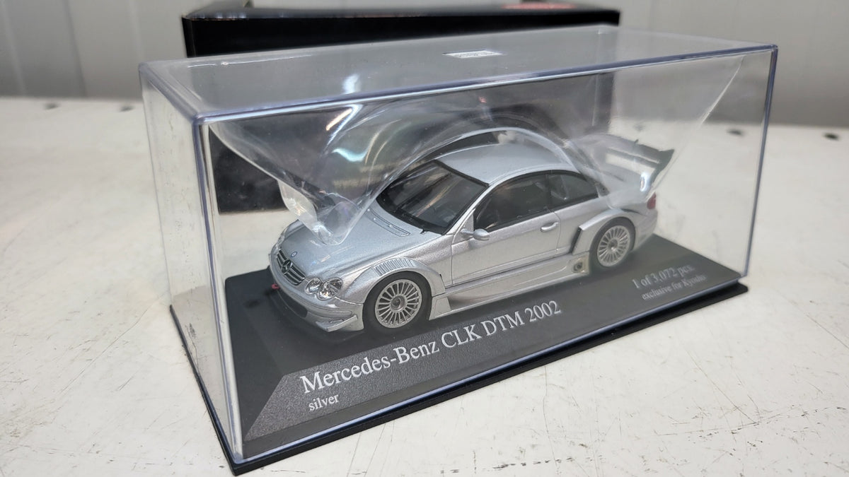 Minichamps Mercedes-Benz CLK Coupé DTM 2002 Zilver Metallic - Schaal 1:43