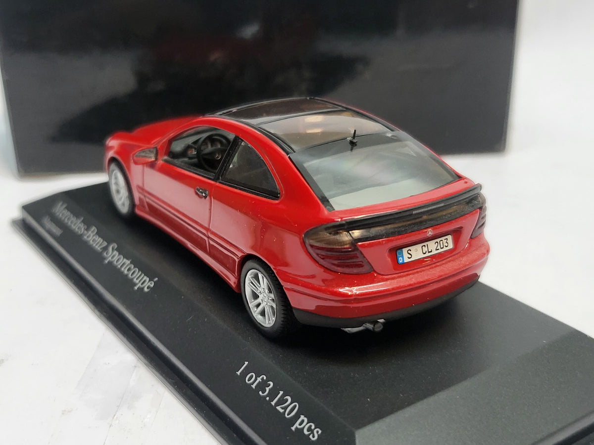 Minichamps Mercedes-Benz Sportcoupé 2001 Magma Rood - 1:43