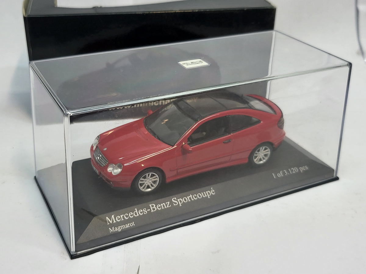 Minichamps Mercedes-Benz Sportcoupé 2001 Magma Rood - 1:43