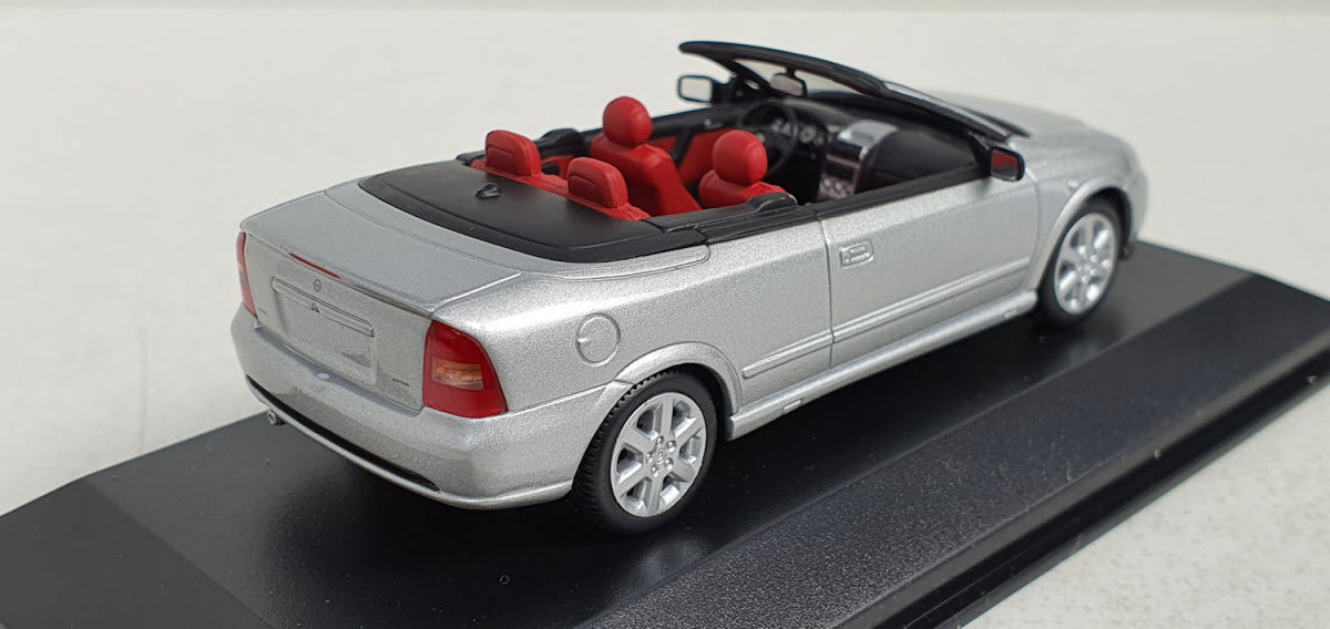 Minichamps Opel Astra Cabriolet Zilver 2000 - Schaal 1:43
