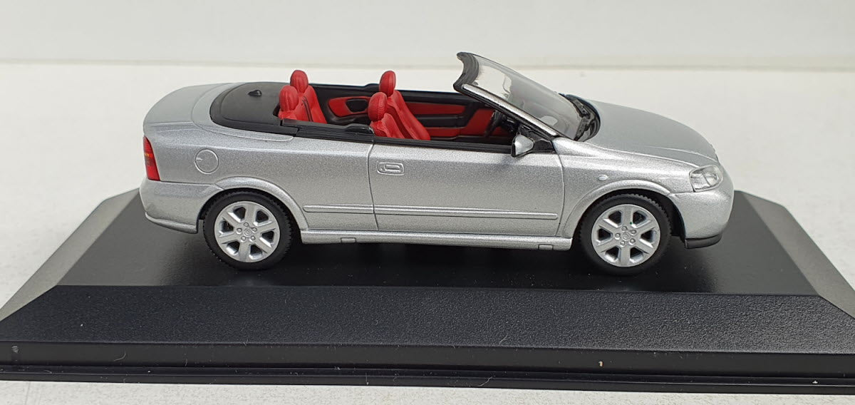 Minichamps Opel Astra Cabriolet Zilver 2000 - Schaal 1:43