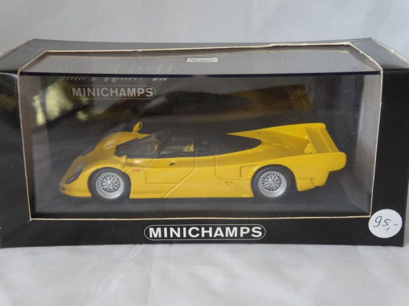 Minichamps Porsche Dauer 962 Street Version Geel - Schaal 1:43