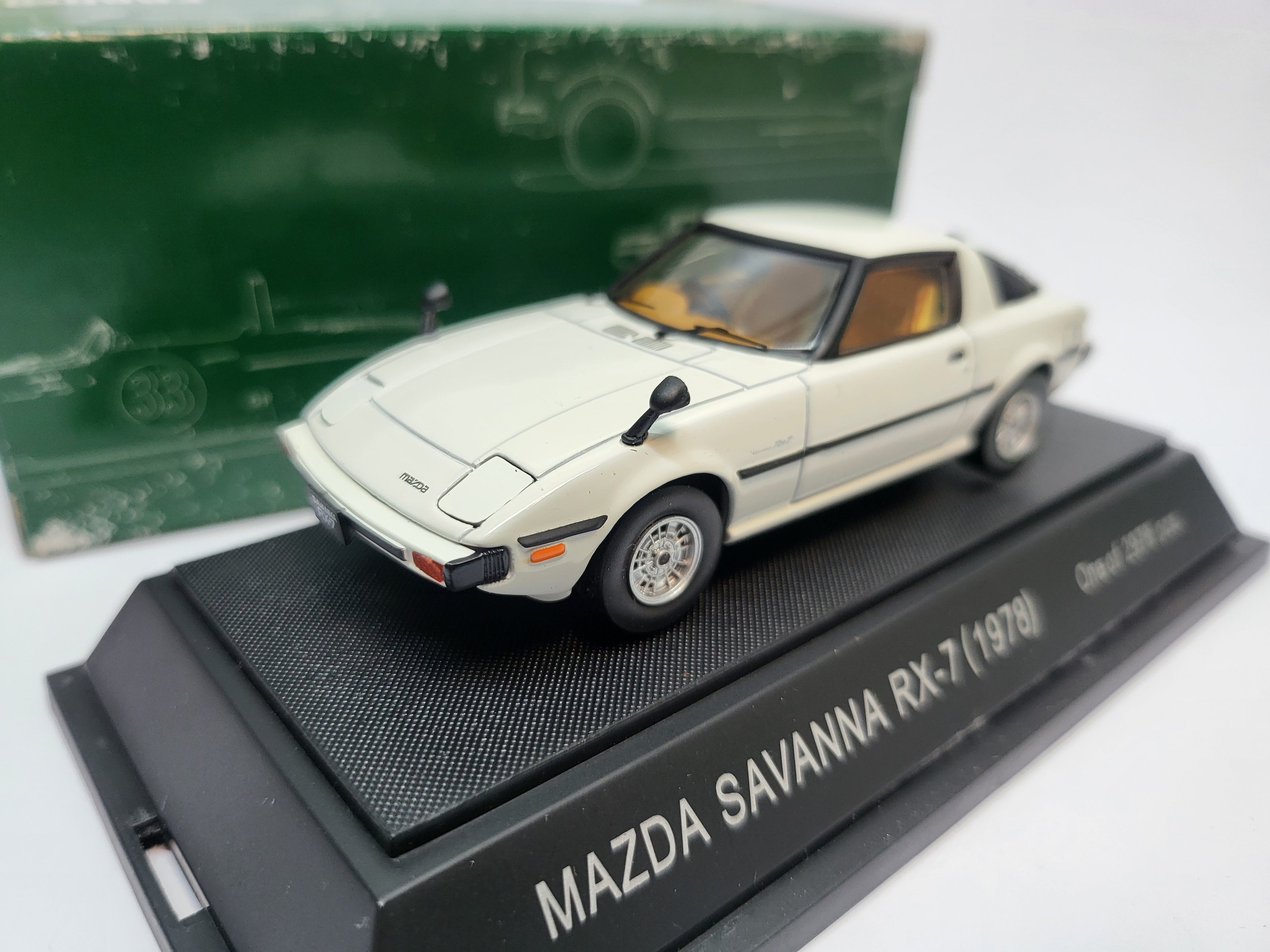 Ebbro Mazda RX7 Savanna Wit 1978 - Schaal 1:43 - Limited Edition