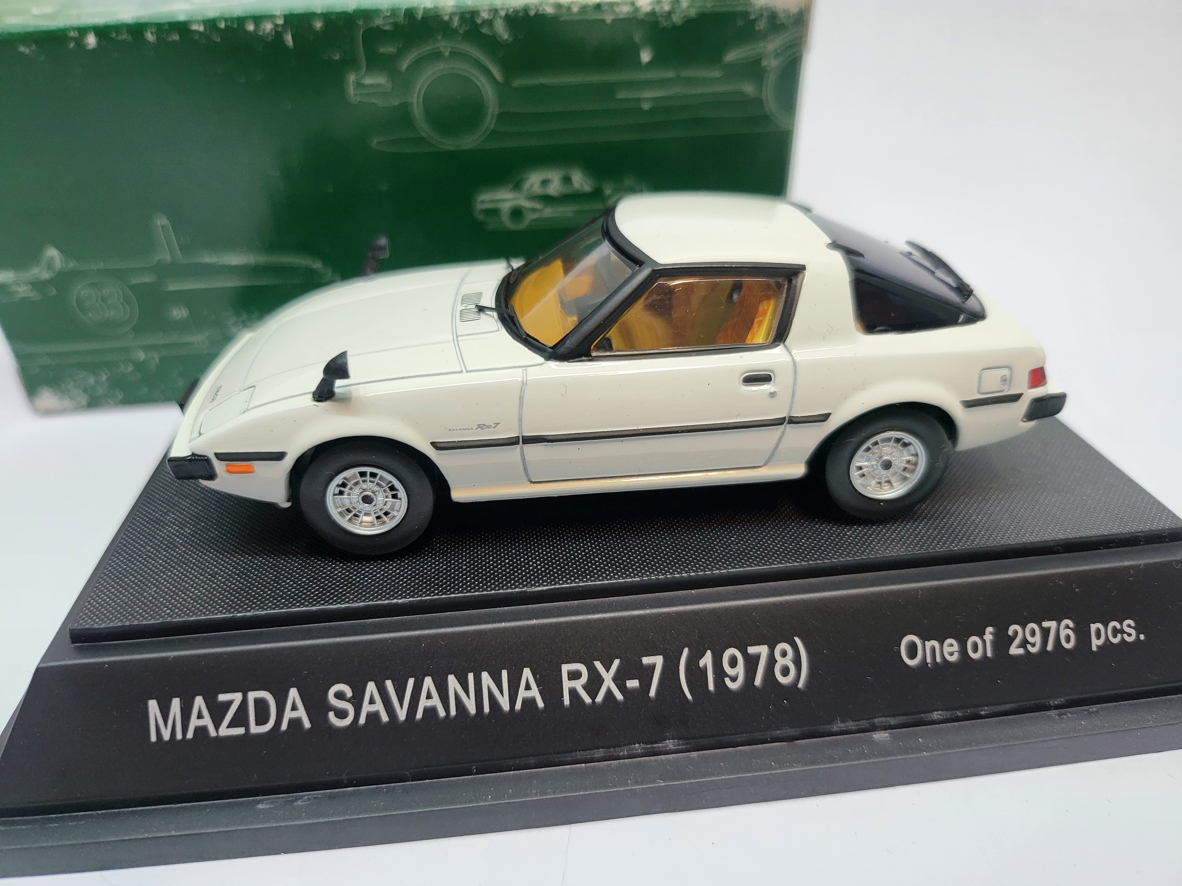 Ebbro Mazda RX7 Savanna Wit 1978 - Schaal 1:43 - Limited Edition