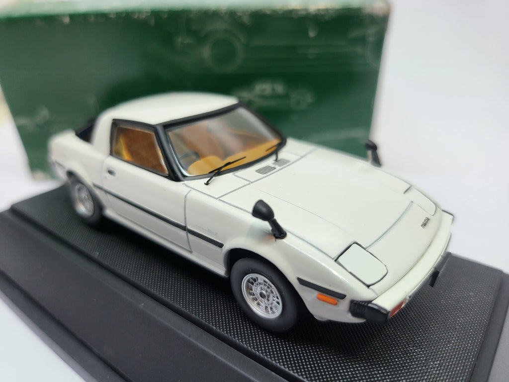 Ebbro Mazda RX7 Savanna Wit 1978 - Schaal 1:43 - Limited Edition