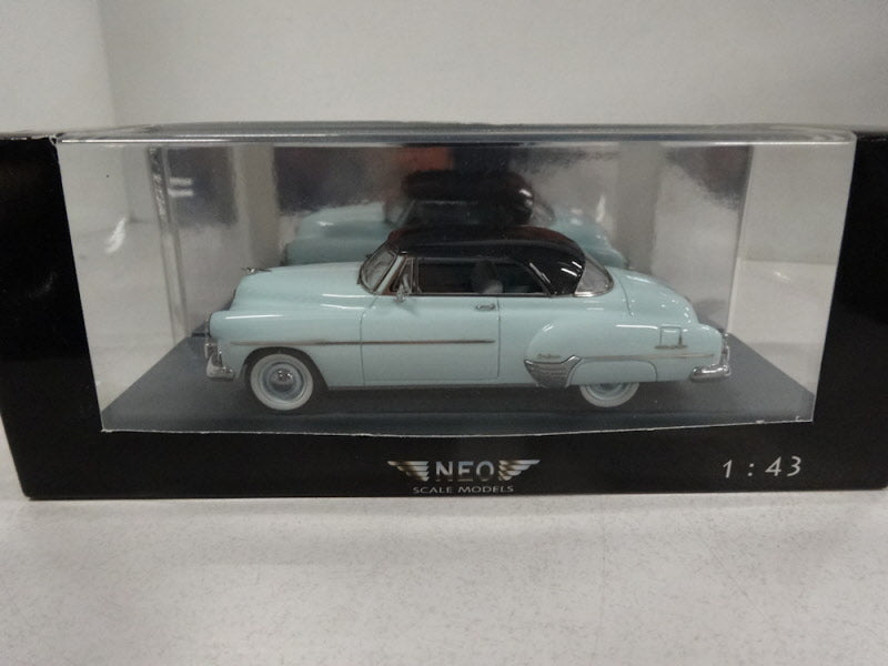 NEO Scale Models Chevrolet Styleline HT Coupe Pale Blue/Black 1952 - Schaal 1:43