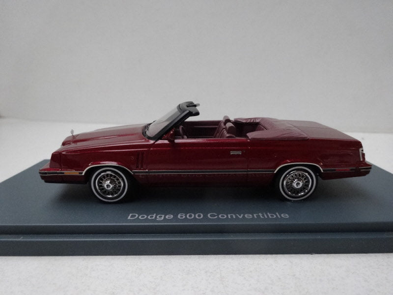 NEO Scale Models Dodge 600 Convertible Red Metallic 1983-1986 - Schaal 1:43