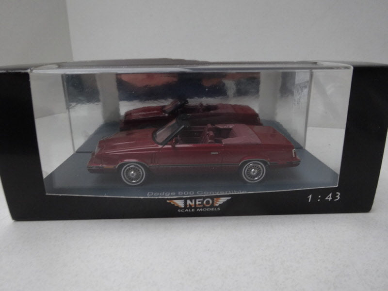 NEO Scale Models Dodge 600 Convertible Red Metallic 1983-1986 - Schaal 1:43