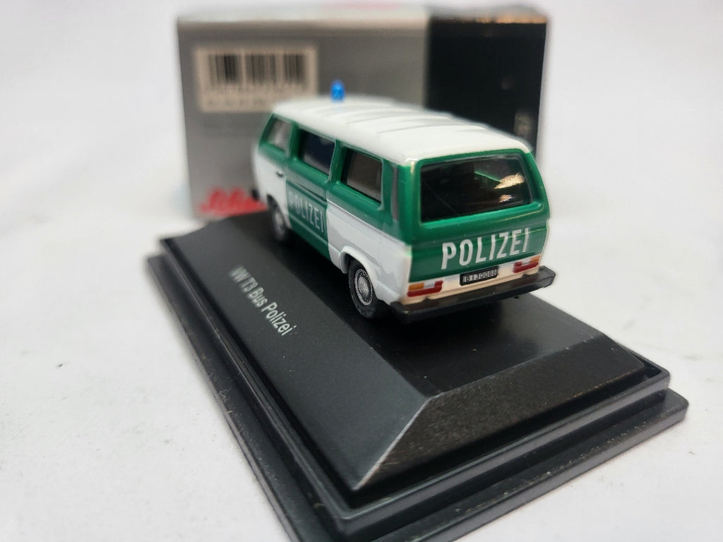 Volkswagen T3 Polizei Groen/Wit - Schuco 1:87