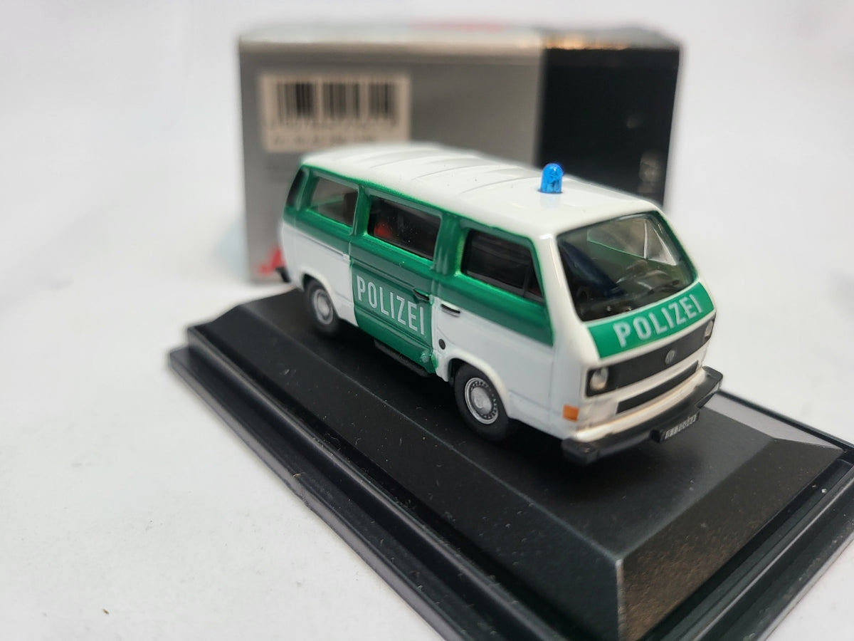 Volkswagen T3 Polizei Groen/Wit - Schuco 1:87