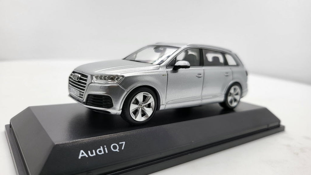 Spark: Audi Q7 Foil Silver - Schaal 1:43
