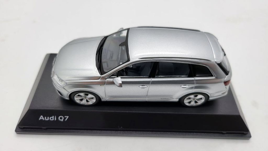 Spark: Audi Q7 Foil Silver - Schaal 1:43
