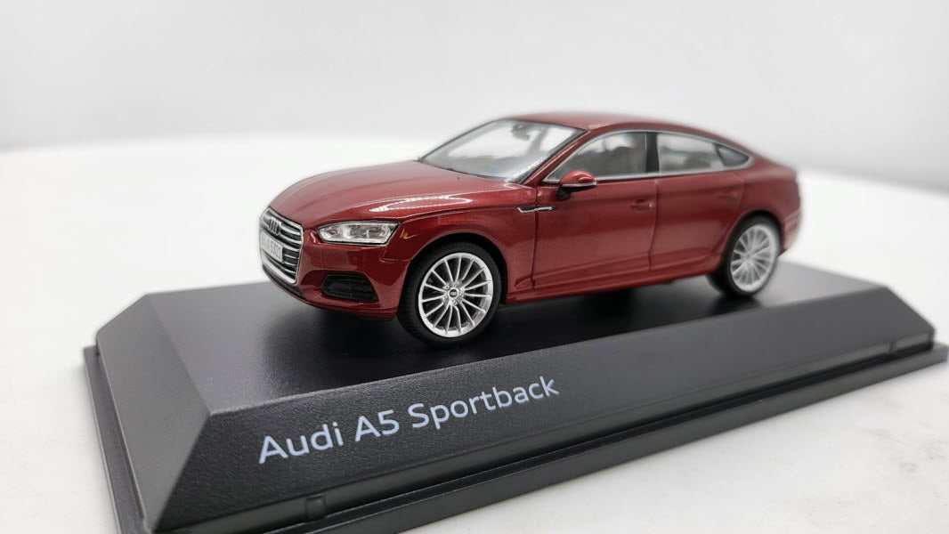 Spark: Audi A5 Sportback Matador Red - Schaal 1:43
