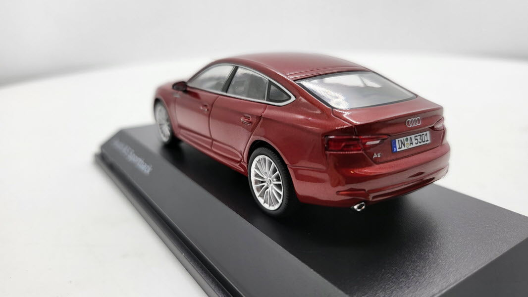 Spark: Audi A5 Sportback Matador Red - Schaal 1:43