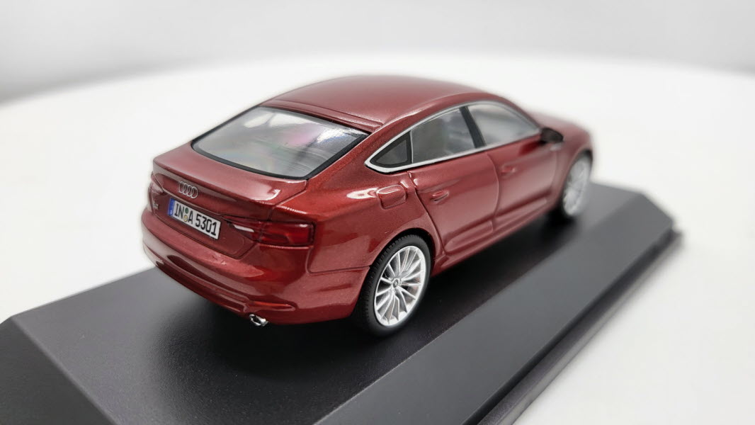 Spark: Audi A5 Sportback Matador Red - Schaal 1:43
