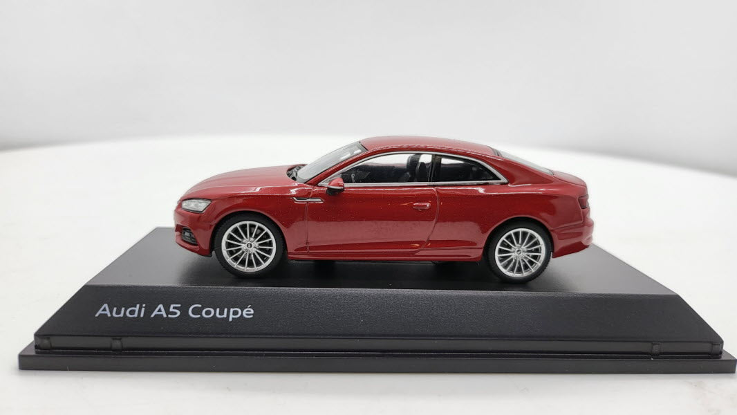Spark: Audi A5 Coupe Tango Red - Schaal 1:43
