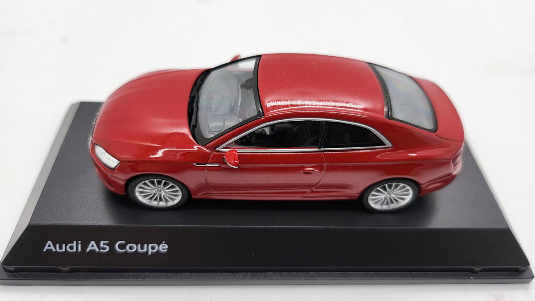 Spark: Audi A5 Coupe Tango Red - Schaal 1:43