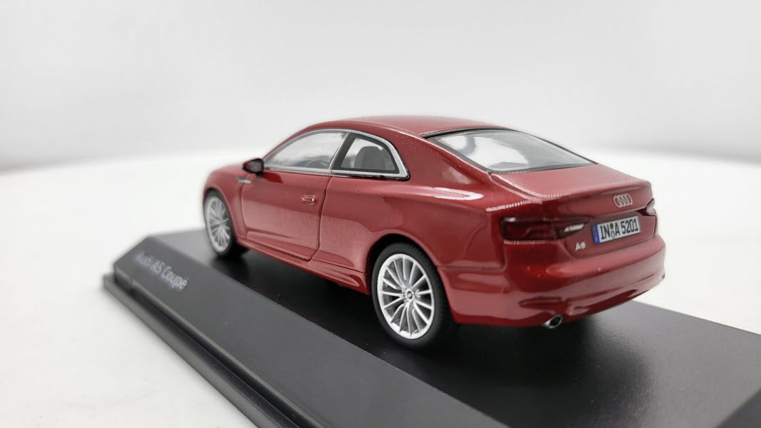Spark: Audi A5 Coupe Tango Red - Schaal 1:43