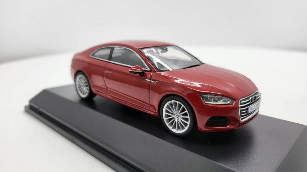 Spark: Audi A5 Coupe Tango Red - Schaal 1:43