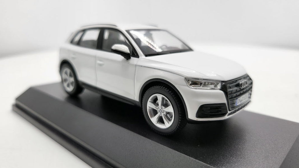Spark: Audi Q5 Ibis White - Schaal 1:43