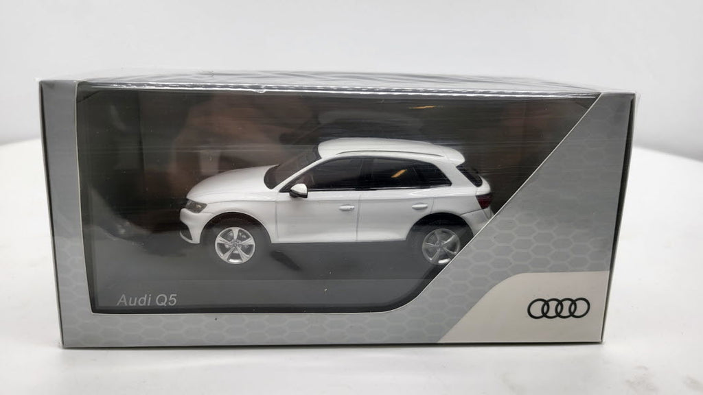 Spark: Audi Q5 Ibis White - Schaal 1:43