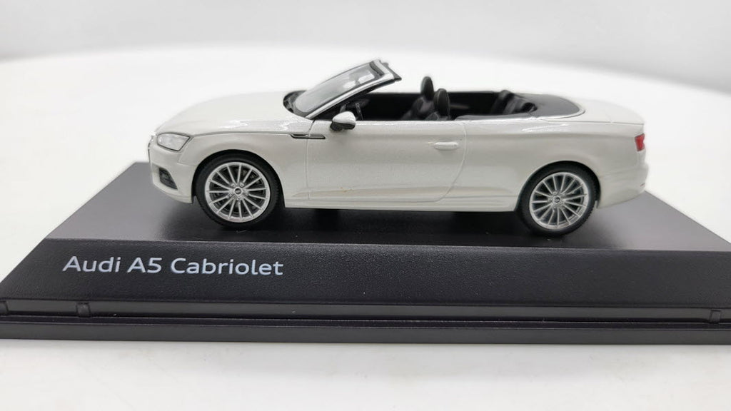 Spark: Audi A5 Cabriolet Tofana White - Schaal 1:43