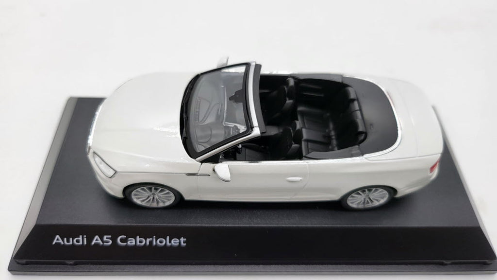 Spark: Audi A5 Cabriolet Tofana White - Schaal 1:43