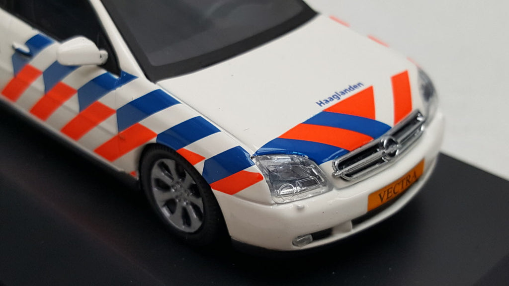 Schuco Opel Vectra Politie Haaglanden - Schaal 1:43