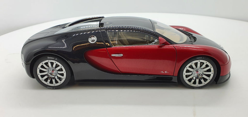 Bugatti EB 16.4 Veyron Showcar Zwart/Rood - AutoArt 1:18