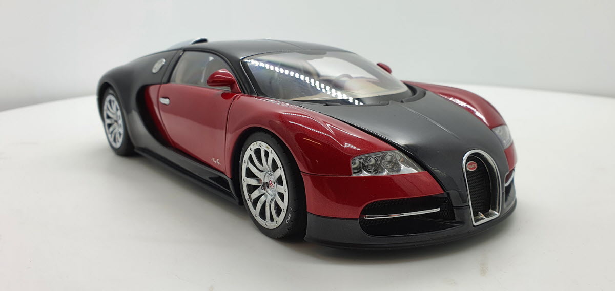 Bugatti EB 16.4 Veyron Showcar Zwart/Rood - AutoArt 1:18
