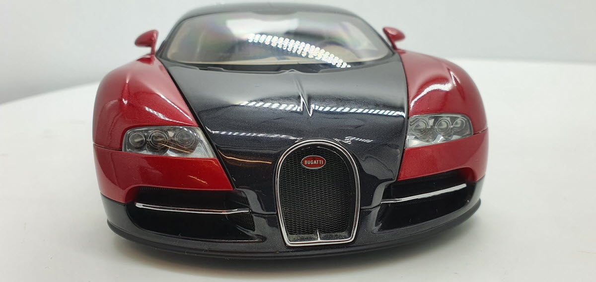 Bugatti EB 16.4 Veyron Showcar Zwart/Rood - AutoArt 1:18