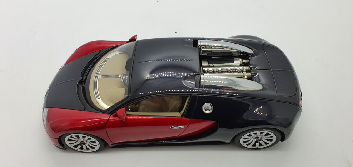 Bugatti EB 16.4 Veyron Showcar Zwart/Rood - AutoArt 1:18