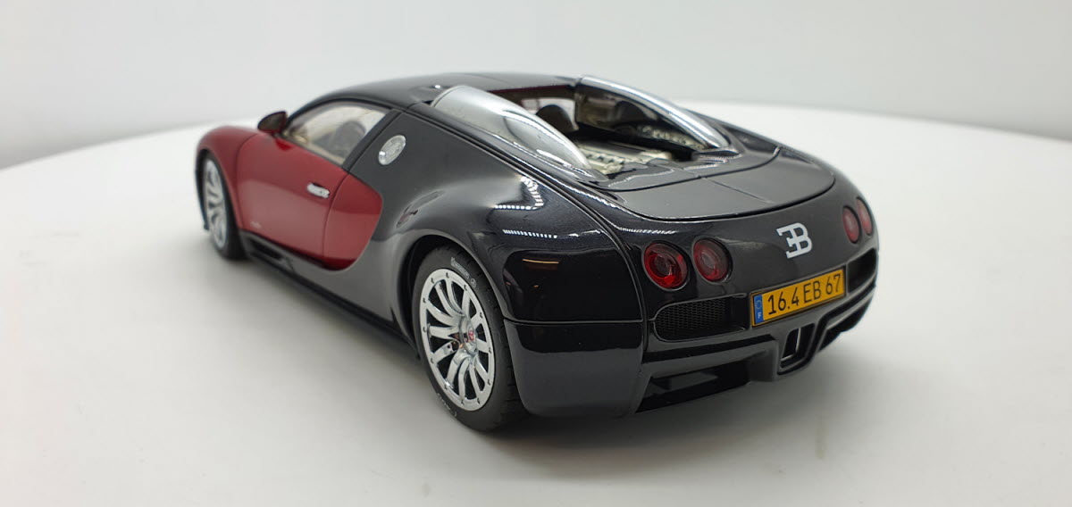 Bugatti EB 16.4 Veyron Showcar Zwart/Rood - AutoArt 1:18