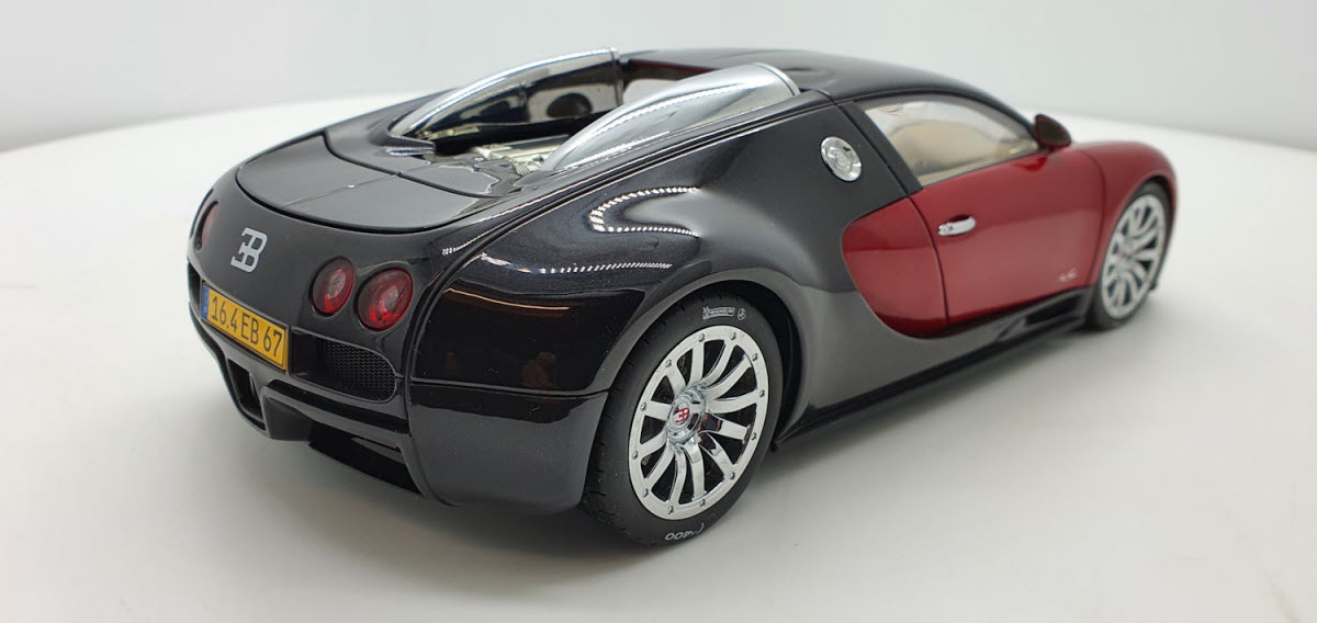 Bugatti EB 16.4 Veyron Showcar Zwart/Rood - AutoArt 1:18