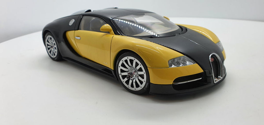 Bugatti EB 16.4 Veyron Showcar Zwart/Geel - AutoArt 1:18