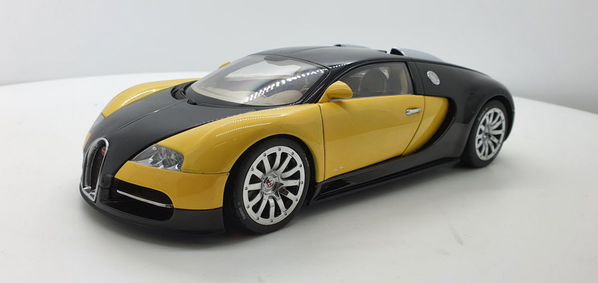 Bugatti EB 16.4 Veyron Showcar Zwart/Geel - AutoArt 1:18