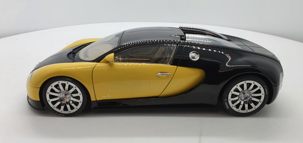 Bugatti EB 16.4 Veyron Showcar Zwart/Geel - AutoArt 1:18