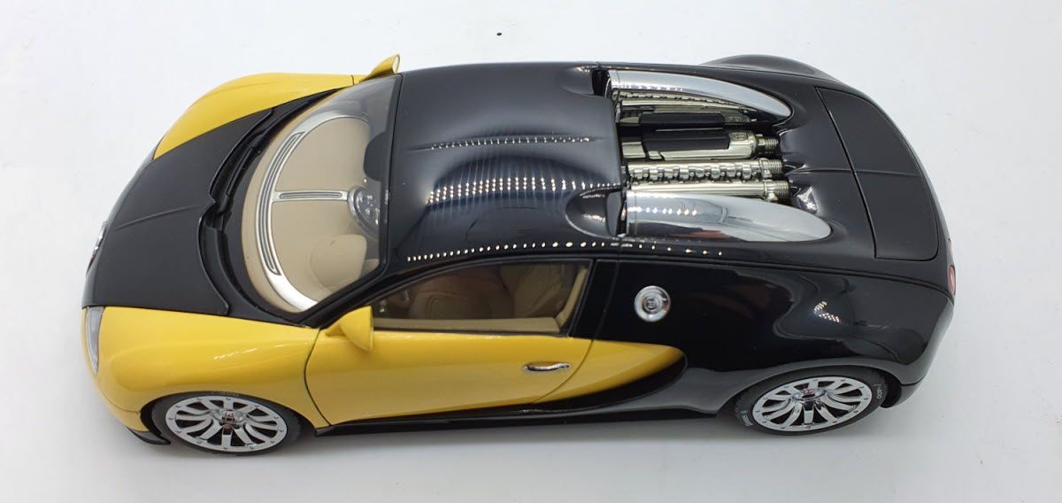 Bugatti EB 16.4 Veyron Showcar Zwart/Geel - AutoArt 1:18