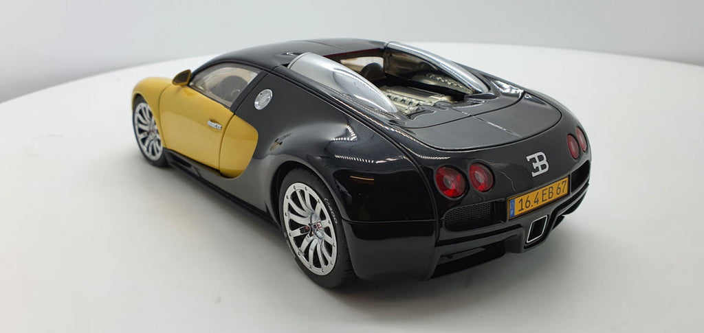 Bugatti EB 16.4 Veyron Showcar Zwart/Geel - AutoArt 1:18